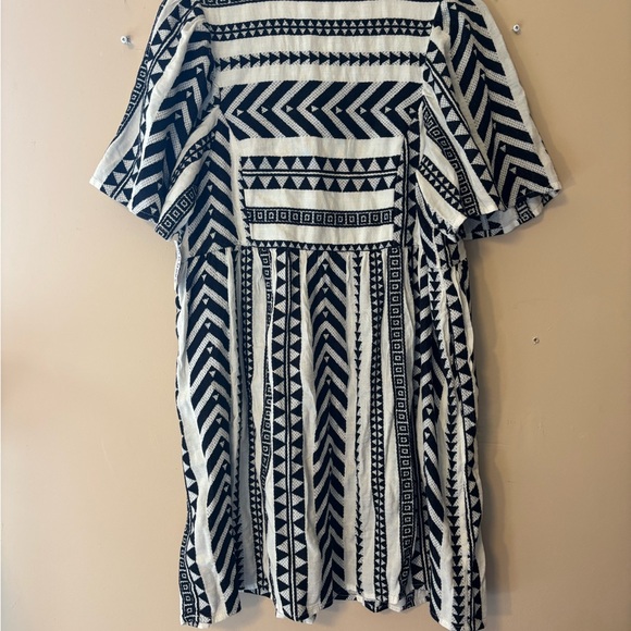 Old Navy Black and White Geometric Midi Dress - Picture 2 of 4
